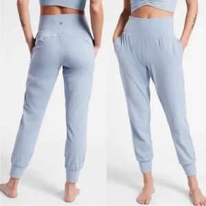 NWT Salutation Jogger in Powervita Size Medium